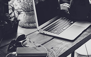 意甲媒体透露：米兰与热那亚之战福法纳被换下后情绪激动，提前离开了球场